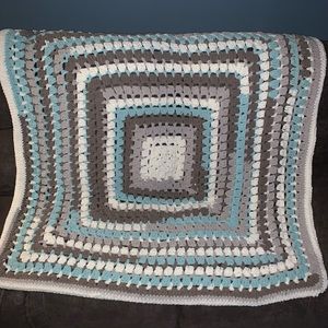 Vintage 50x50 plush granny sq living room throw